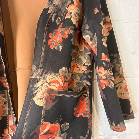 T Tahari Floral Faux Leather Coat Open Style Blazer Jacket Size Medium - Picture 4 of 4